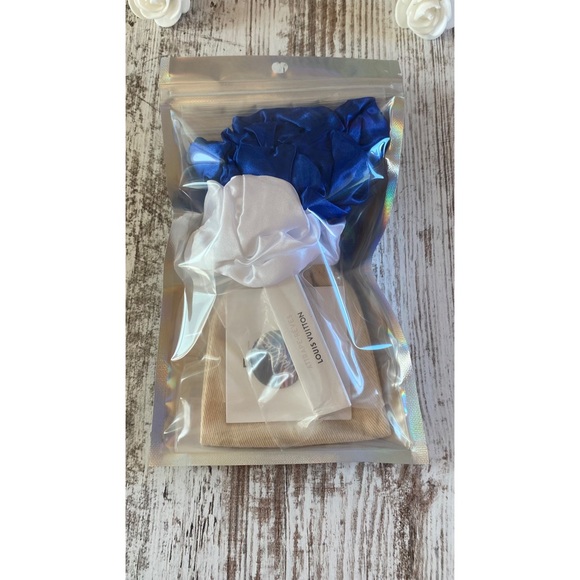 Brand new Louis Vuitton exclusive bundle - Picture 2 of 9